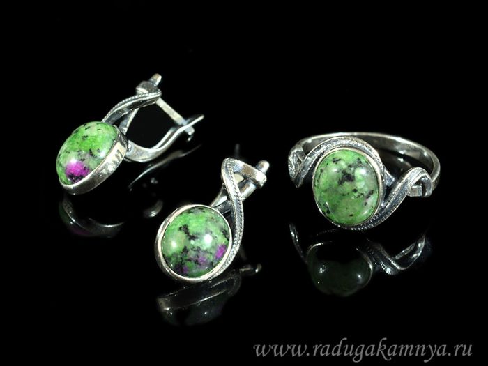 Ring Earrings with zoisite size 18.