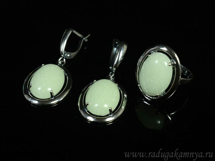 Ring Earrings Quartz luminous color green, size 18