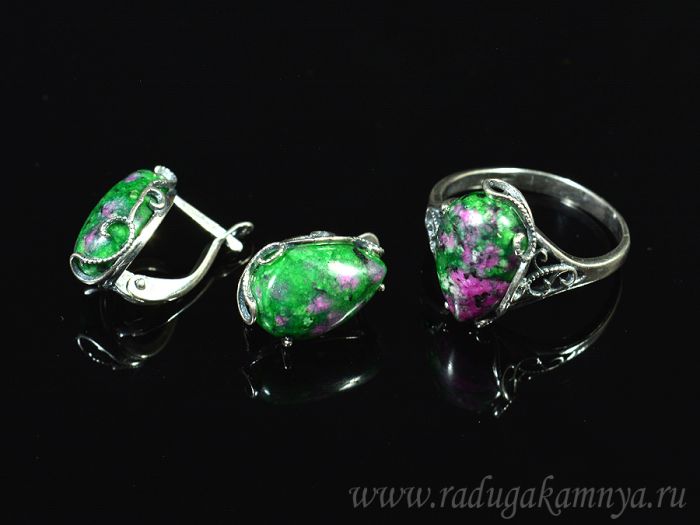 Ring Earrings with zoisite size 19.