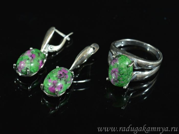 Ring Earrings with zoisite size 18.