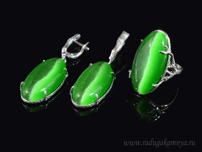 Ring Earrings with cat's eye, color green size 20