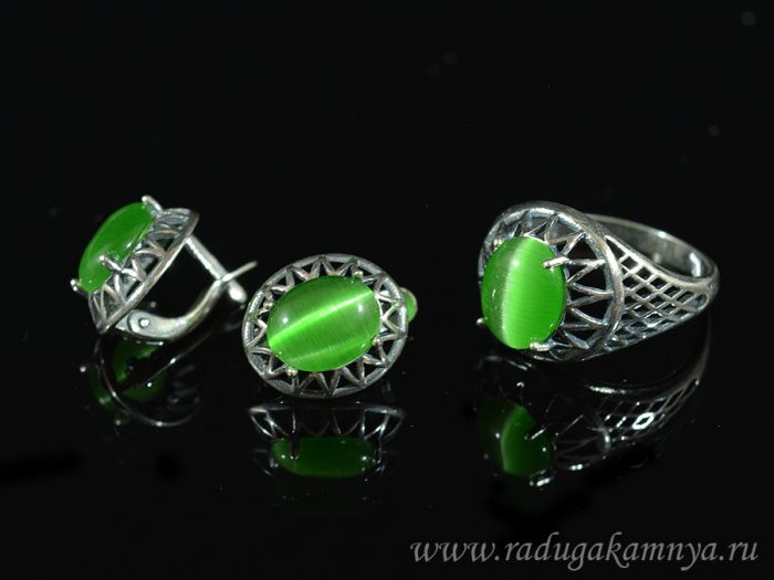 Ring Earrings with cat's eye, color green size 18