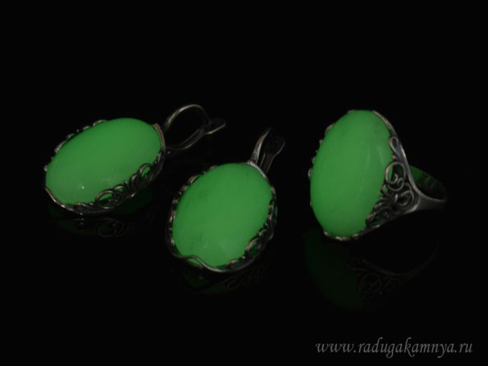 Ring Earrings Quartz luminous color green, size 17