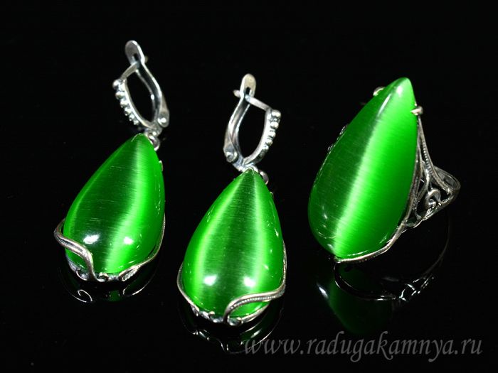 Ring Earrings with cat's eye, color green size 20