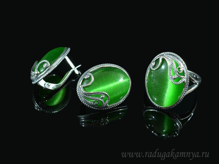 Ring Earrings with cat's eye, color green size 17