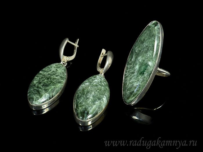 Ring and earrings made of serafinite, 24.7g, size-19.