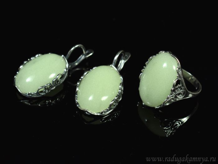 Ring Earrings Quartz luminous color green, size 17