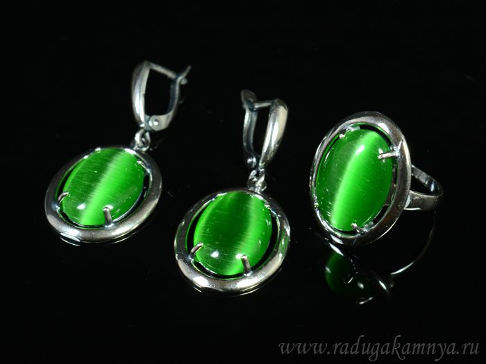 Ring Earrings with cat's eye, color green size 19