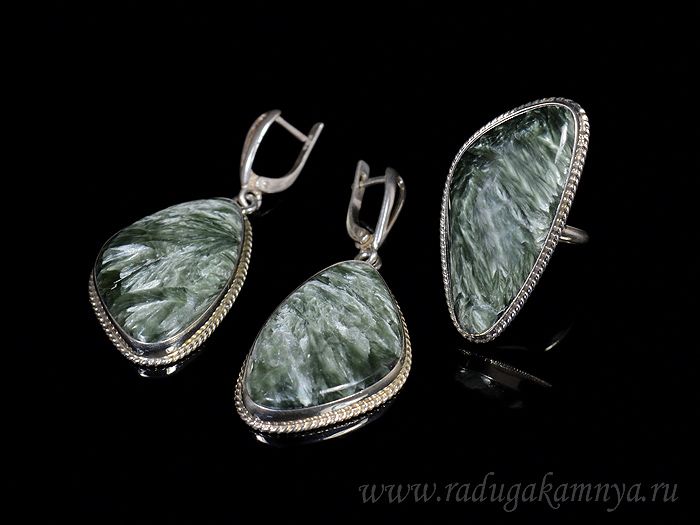 Ring and earrings made of serafinite, 22g, size-18.