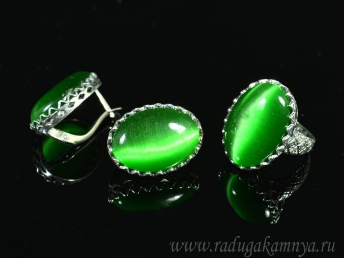 Ring Earrings with cat's eye, color green size 17