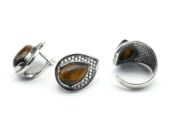 Ring Earrings with a tiger's eye.