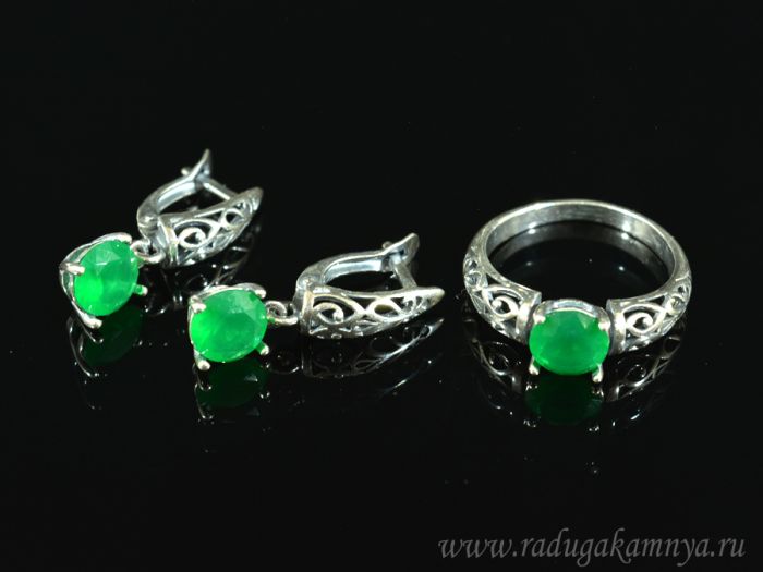 Ring Earrings with chrysoprase imitation size 19.