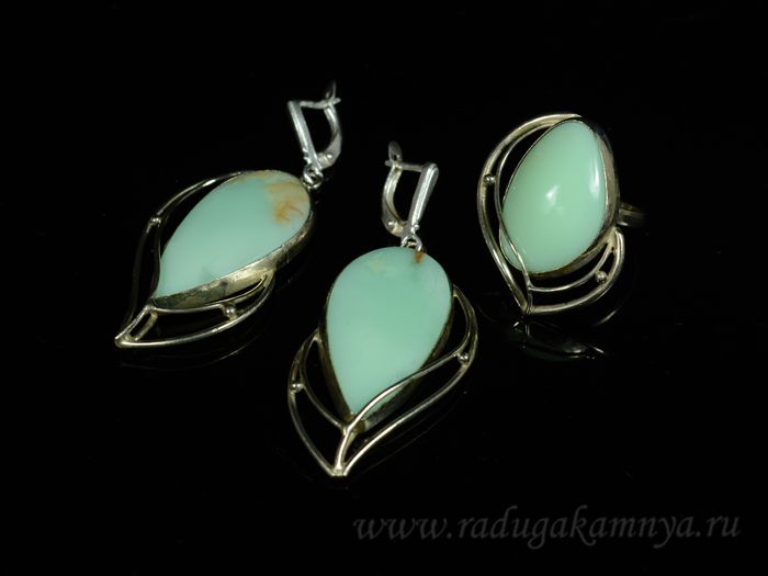 Ring and earrings with chrysoprase, size-18